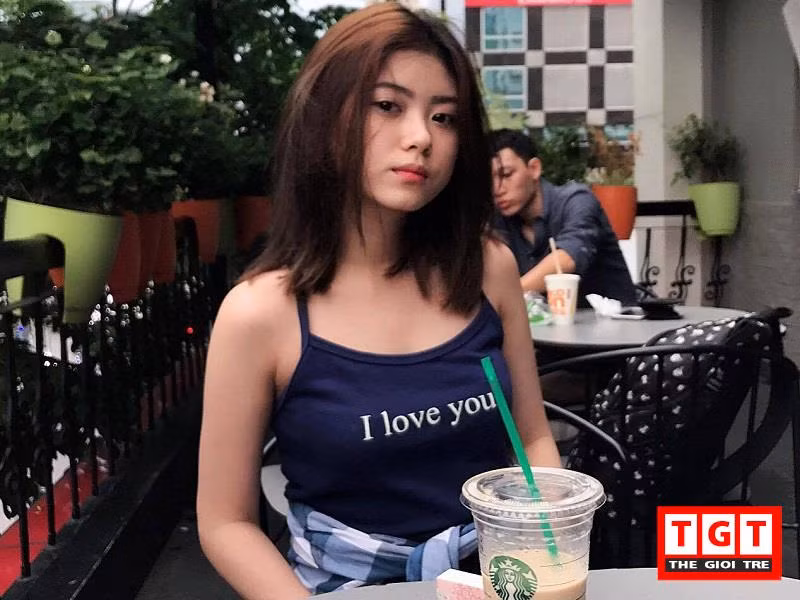 Chanh đã vượt qua nhiều gương mặt xinh đẹp khác để được đóng vai nữ chính trong MV này, do vẻ đẹp trong sáng, tự nhiên và diễn xuất rất ngọt.