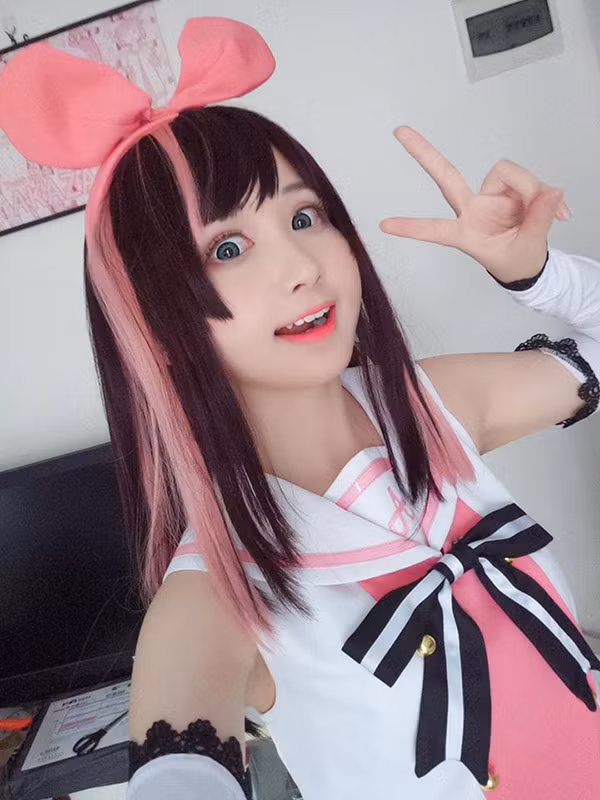 Trong trang phục cosplay, cô gái này khiến người xem không thể rời mắt nhờ khuôn mặt baby, đáng yêu của mình.