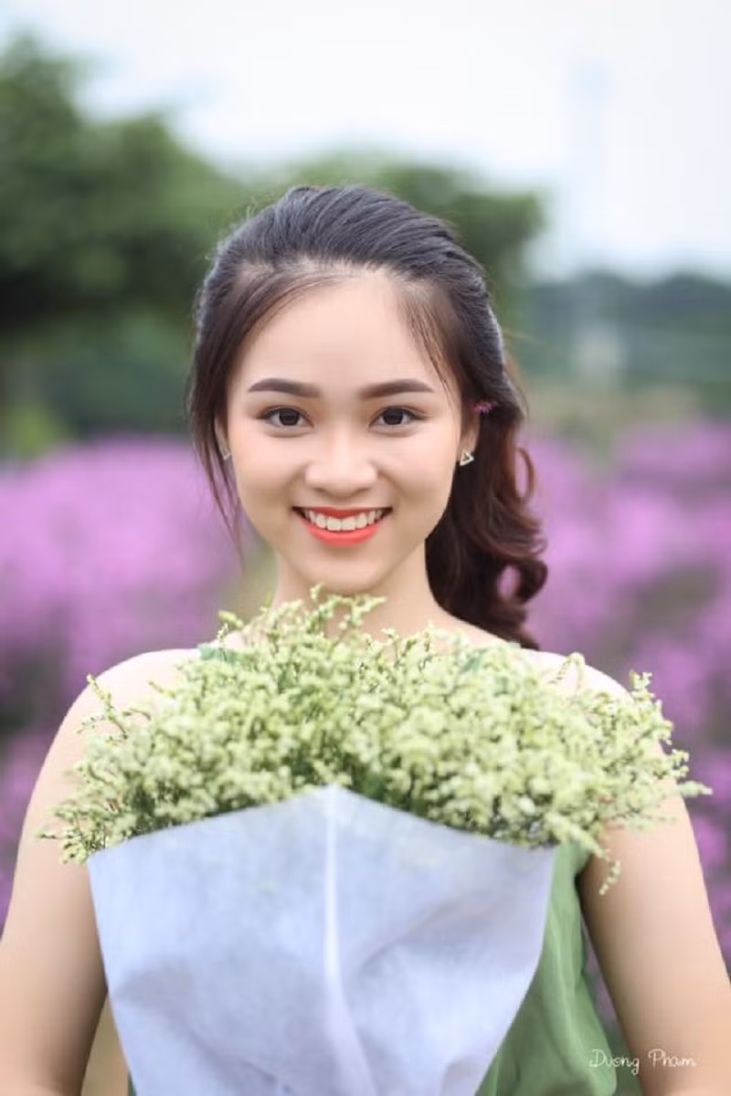 Cô nàng có sở thích chụp ảnh và mong muốn sẽ có cơ hội theo đuổi công việc người mẫu ảnh trong thời gian rảnh rỗi.