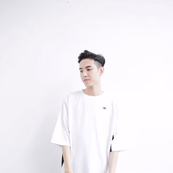 9X tiết lộ cậu khá tự tin về thân hình 'cò hương' của mình. Hữu Phước cao 1,73 m, nặng 53 kg. Chàng trai Quảng Bình khá nhút nhát, ngại giao tiếp nên không có nhiều bạn bè.