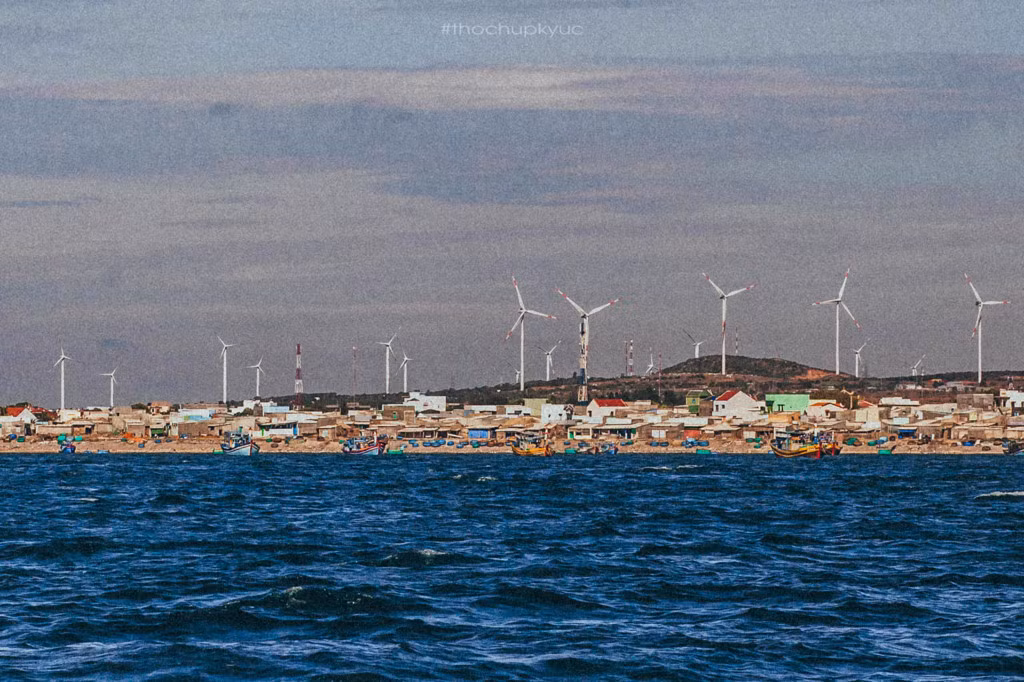 Tuy Phong nhìn từ hướng biển.