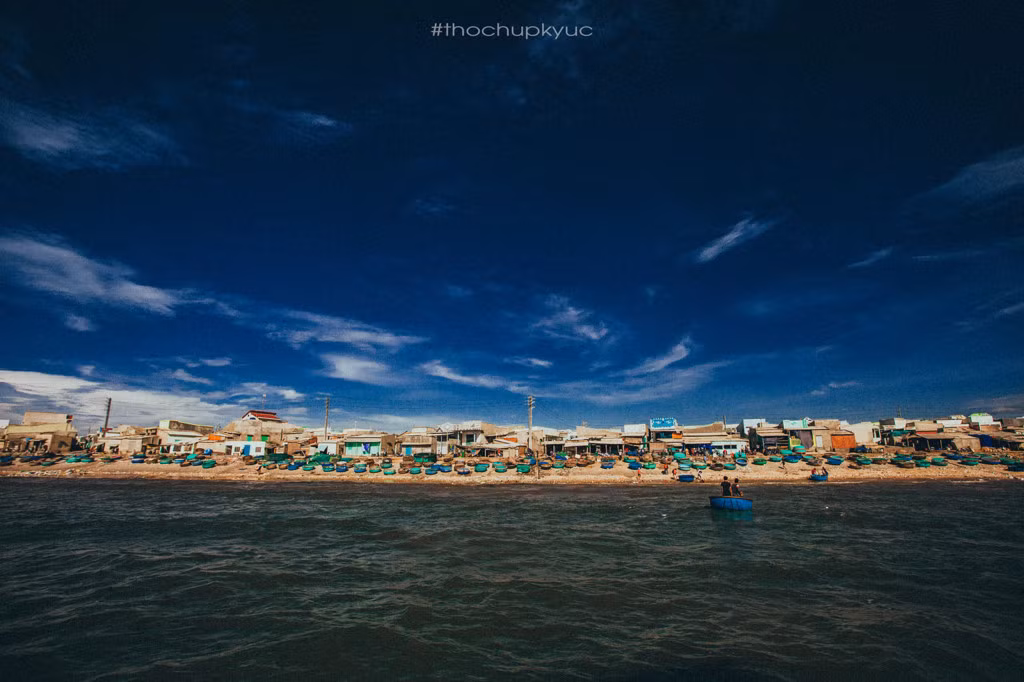 Làng Chài Phước Thể đã rất xa...