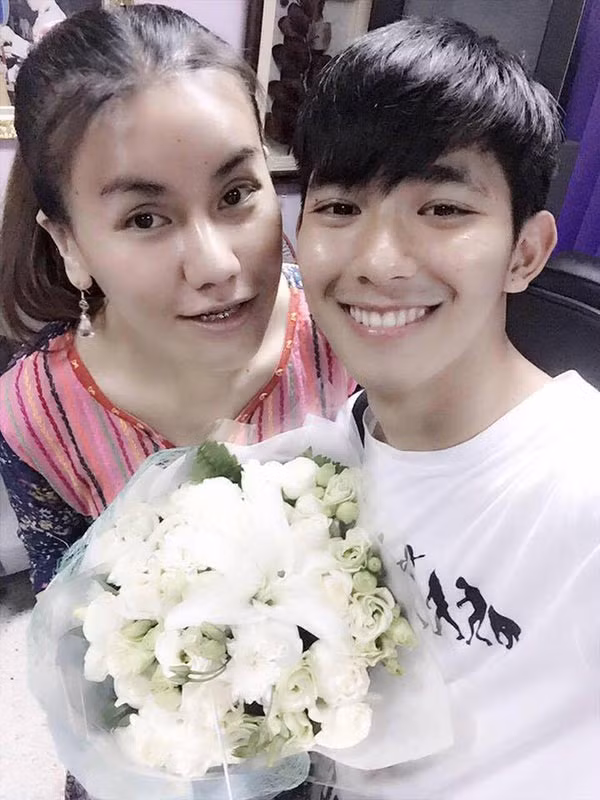 Sau những đau đớn, dằn vặt về tinh thần lẫn thể xác thì giờ đây Bow - hot girl chuyển giới đã được hưởng những tháng ngày hạnh phúc bên một nửa của mình.