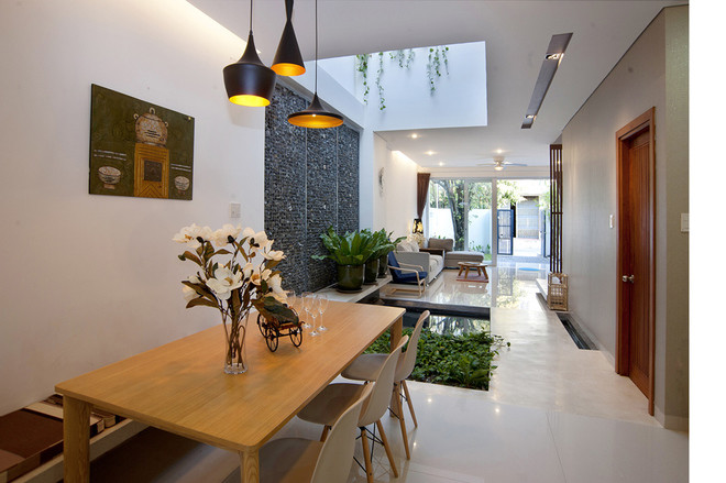  Nhà thông gió, nhiều ánh sáng. Nhà cửa thoáng mát, có đủ ánh sáng không chỉ giúp con người cảm thấy dễ chịu, có lợi cho sức khỏe mà còn giúp cân bằng âm dương. 