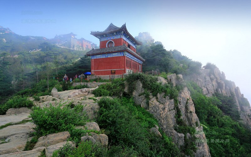 Mặc dù là một di sản thiên nhiên song núi Thái Sơn lại gắn liền với đời sống tâm linh và nhiều nét văn hóa, lịch sử của Trung quốc nên đã được UNESCO xếp vào danh sách Di sản hỗn hợp của thế giới năm 1987.