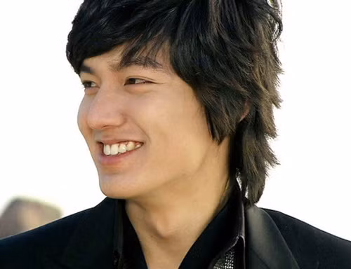 Ông chủ yêu quý và kính trọng, rất chủ động trong công việc, có mức lương khiến người khác vô cùng ghen tị, người này có khả năng tài chính vững vàng và quản lý tài chính rất tốt, người như vậy sẽ không bao giờ thiếu tiền trong cuộc sống, và anh ấy sẽ có rất nhiều tiền trong đời! 