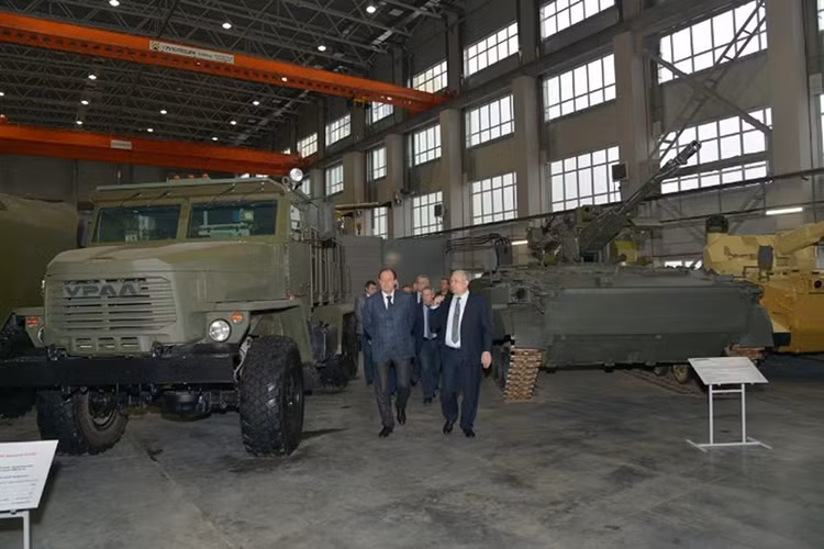 Trả lời phỏng vấn hãng thông tấn RIA Novosti gần đây, Giám đốc Viện nghiên cứu Burevestnik (Công ty con của Tập đoàn Uralvagonzavod) khẳng định nguyên mẫu mới nhất của tổ hợp pháo phòng không tự hành đầu tiên của Quân đội Nga sau nhiều thập kỷ 2S38 “Derivation-PVO” đang được Uralvagonzavod thử nghiệm. Nguồn ảnh:UZV.ru