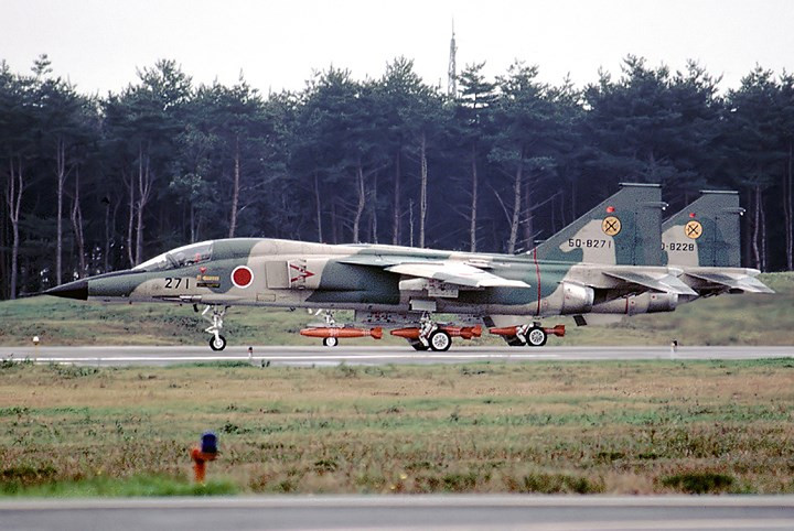 Mitsubishi F-1 có ngoại hình rất giống với chiếc cường kích hải quân Sepecat Jaguar do Pháp/Anh chế tạo. Ảnh: airliners.