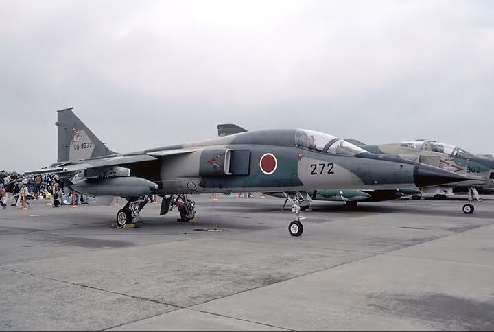 Quá trình phát triển của Mitsubishi F-1 bắt đầu vào năm 1972 khi JASDF công bố kế hoạch chế tạo mô hình máy bay chiến đấu tấn công F-1 dựa trên nguyên mẫu máy bay huấn luyện T-2, nhằm mục đích thay thế phi đội F-86 Sabres đã quá lạc hậu. Ảnh: airliners.