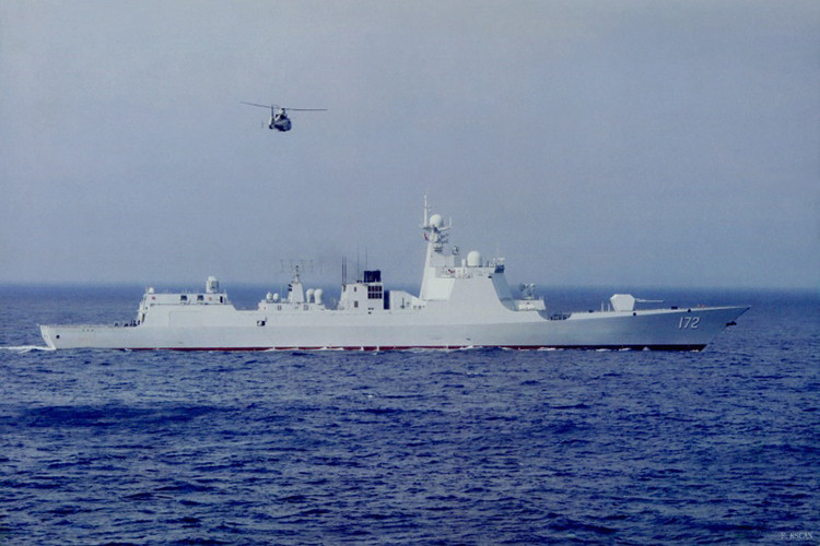 Một ứng cử viên khác đến từ châu Á là Type 052D khu trục hạm lớn nhất của Hải quân Trung Quốc tính tới thời điểm hiện tại. Nó có lượng giãn nước lên đến 7.500 tấn và có chiều dài cơ sở 157 mét. Nguồn ảnh: Arms-Expo.