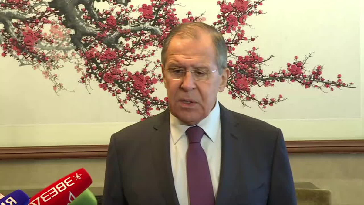 Ngoại trưởng Nga Sergei Lavrov phát biểu trước báo giới tại Bắc Kinh ngày 24/4. Ảnh: RIA Novosti.