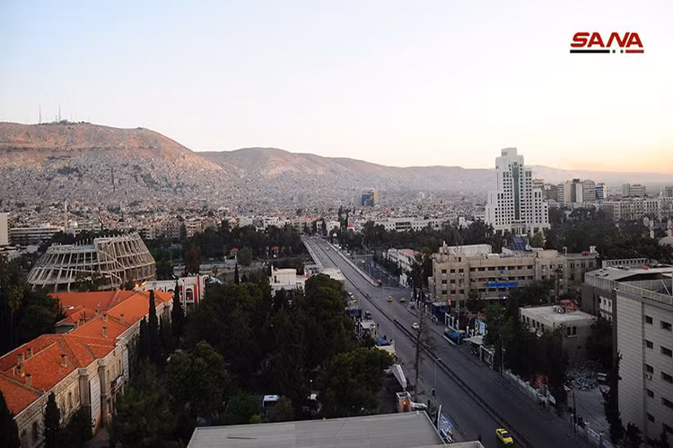 Có thể nói đêm qua, Quân đội Syria và lực lượng phòng không của nước này đã làm tốt vai trò của mình bất chấp chịu tổn thất nặng nề sau hơn 7 năm xung đột. Nguồn ảnh: SANA.