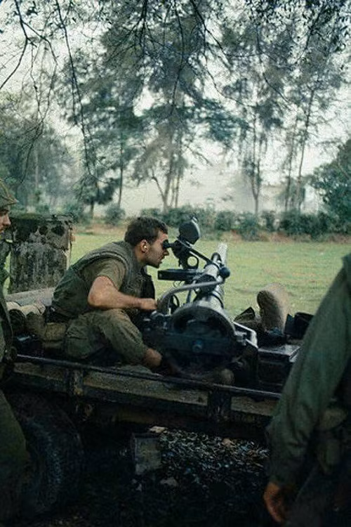 Với xe đa dụng M274 kết hợp với M40, Quân đội Mỹ có thể triển khai các điểm hỏa lực ngay trong những khu phố hay con hẻm chật nhất, với sức mạnh không hề thua kém xe tăng hay lựu pháo tầm xa. Nguồn ảnh: Pinterest.