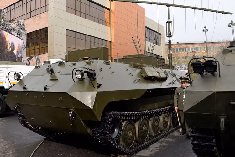 Tổ hợp tác chiến điện tử Borisoglebsk-2 của Armenia được đặt trên nền tảng xe bọc thép MT-LB. Nguồn ảnh: RIA.