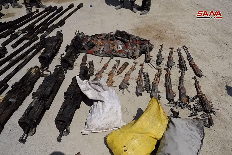 Một diễn biến khác, hai quốc gia tài trợ chính cho các Quân đội tự do Syria (FSA) là Mỹ và Ả-rập Xê-út đã chính thức tuyên bố ngưng các hoạt động hỗ trợ tài chính cho FSA. Thậm chí đại diện cho Ả-rập Xê-út, Thái tử Mohammed bin Salman còn đưa ra thông điệp ủng hộ Tổng thống Syria Bashar al-Assad tiếp tục nắm quyền với lý do là nhằm kiểm soát sự bành trướng của Iran trong khu vực. Ảnh: Sana.