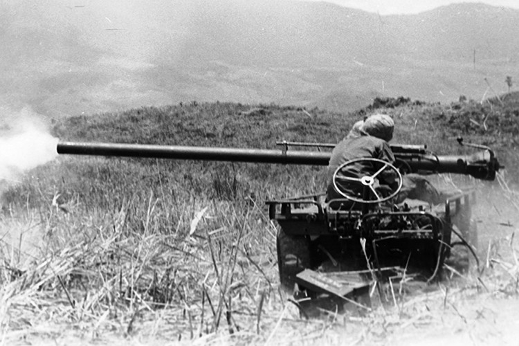 Với việc sử dụng nhiều loại đạn khác nhau tầm bắn của M40 cũng tùy thuộc vào các loại đạn nó sử dụng từ đạn thông thường 1.350 mét tới tối đa 6.870 mét với đạn M344A1, sơ tốc đầu nòng lên đến M40 lên đến hơn 500m/s. Nguồn ảnh: Pinterest.