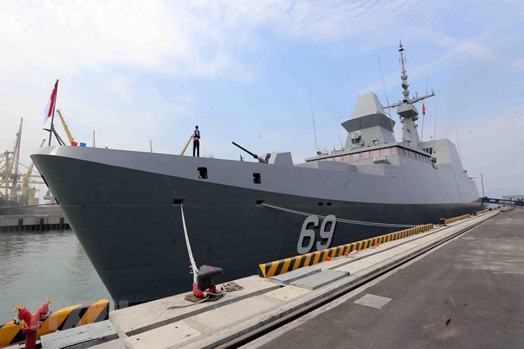 Ngoài tàu đầu tiên là RSS Formidable được đóng tại Pháp, thì các tàu còn lại của lớp Formidable đều được Singapore tự đóng trong nước, bản thân lớp tàu chiến này còn có cấu hình trang thiết bị điện tử hàng hải lẫn hệ thống vũ khí đi kèm được Tập đoàn DNCS cả Pháp xây dựng riêng theo yêu cầu của Hải quân Singapore, quốc gia duy nhất sở hữu Formidable. Nguồn ảnh: Trần Lê Lâm/TTXVN.