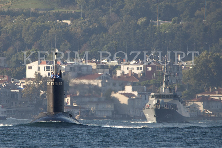 Và có vẻ như người Anh đã quyết định bỏ cuộc khi đưa tàu HMS Astute ra xa khỏi khu vực tàu ngầm Nga hoạt động, điều này cũng khiến nó không thể tham gia chiến dịch không kích đêm 13/4 kể cả khi nó có thể phóng tên lửa từ khoảng cách hơn 1.000km. Dĩ nhiên các nhận định trên mới chỉ dừng lại ở mức giả thuyết bởi các bên trong cuộc đều không đưa ra bất cứ tuyên bố nào. Nguồn ảnh: Turkish Navy.