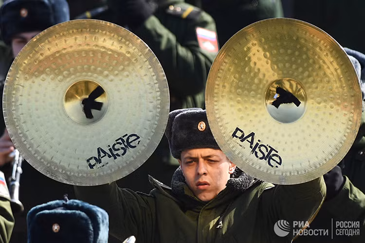 Nhiều nguồn tin cho biết năm nay, lần đầu tiên các máy bay chiến đấu tàng hình thế hệ 5 Sukhoi Su-57 của Nga sẽ tham gia duyệt binh trong đội hình đại diện cho không quân. Nguồn ảnh: RIA Novosti.