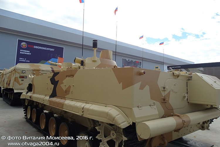 Còn về nền tảng khung gầm chính của Derivation-PVO hiện tại vẫn là khung gầm xe chiến đấu bộ binh BMP-3, có trọng lượng chiến đấu vào khoảng từ 6-7 tấn, tầm hoạt động của nó có thể tương đương hoặc hơn BMP-3 hơn 600km. Tốc độ hành quân tối đa của phương tiện này 45-70km/h trên bộ và 10km/h khi vượt chướng ngại nước. Nguồn ảnh: otvaga2004.ru