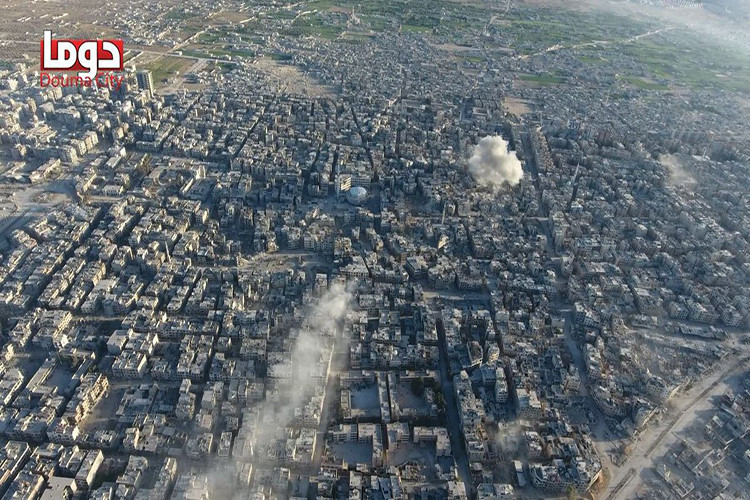 Được biết lực lượng Vệ binh Cộng hòa Syria, bao gồm các lữ đoàn 104, 105 và 106 sẽ lực lượng tham chiến chính trong chiến dịch giải phóng Douma, bên cạnh đó còn có đơn vị thuộc lực lượng Đặc nhiệm Tiger. Hỗ trợ trên không cho lực lượng này chính là Không quân Nga. Ảnh: markito0171.