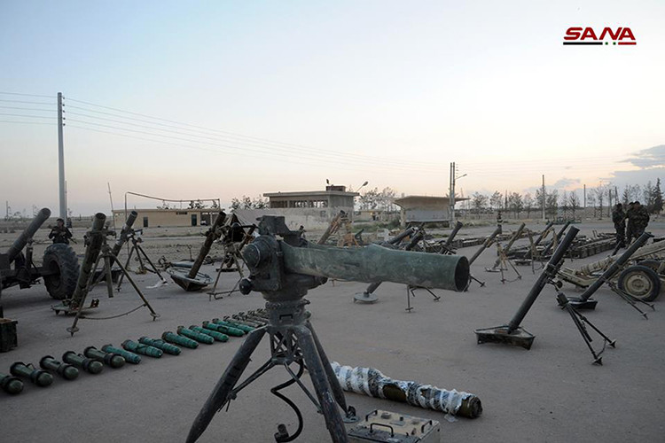 Theo South Front, sau khi Quân đội Syria bức hàng các tay súng thuộc nhóm phiến quân Jaysh al-Islam ở khu vực Đông Qalamoun họ đã tịch thu được 37 xe tăng và xe bọc thép các loại cùng với đó là hàng chục tên lửa chống tăng, rocket tầm xa và cả bệ phóng tên lửa... Ảnh: SANA.