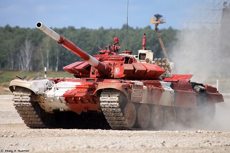 Cụ thể lính xe tăng đại diện cho Việt Nam tham gia giải đua tăng Tank Biathlon – 2018 diễn ra tại Nga vào mùa hè này sẽ lần đầu tiên được lái những chiếc T-72B3, biến thể hiện đại nhất của dòng xe tăng chiến đấu chủ lực huyền thoại T-72. Nguồn ảnh: Vitaly-Kuzmin.