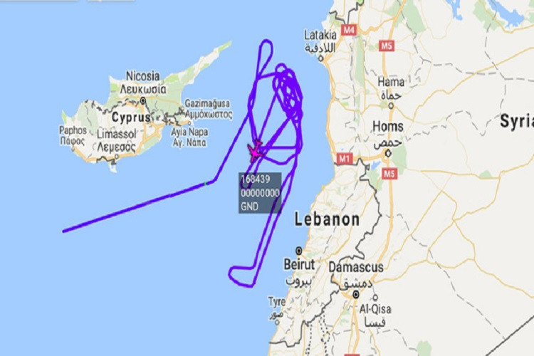 Bằng chứng thứ hai cho vụ việc trên chính là các chuyến bay tuần thám dày đặc của máy bay chống ngầm P-8 Poseidon của Hải quân Mỹ xung quanh khu vực vùng biển gần căn cứ Tartus và kéo dài liên tục trong nhiều ngày. Câu hỏi được đặt ra là, vậy người Mỹ đang tìm gì ở đây? Trong ảnh là lộ trình bay của P-8 Mỹ gần Tartus trong hôm 10/4. Nguồn ảnh: liveuamap‏