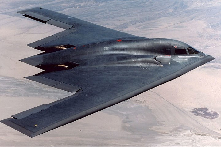 Máy bay ném bom tàng hình B2 Spirit là một thành tố trong bộ ba oanh tạc cơ hạng nặng chiến lược của không quân Mỹ. Ảnh: Getty.