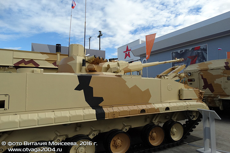 Theo đó, AU-220M là một trạm vũ khí điều khiển từ xa không cần vận hành trực tiếp mà thay vào đó kíp chiến đấu trên Derivation-PVO điều khiển AU-220M từ xa bên trong một khoang lái riêng biệt, thiết kế này tương tự như xe tăng T-14 Armata hay xe chiến đấu bộ binh T-15 Armata với các trạm vũ khí tự động. Nguồn ảnh: otvaga2004.ru