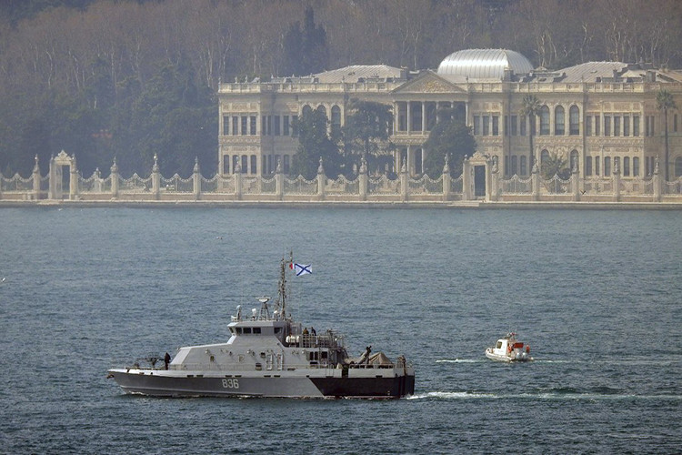 Cái tên cuối cùng trong danh sách tàu chiến Nga “biến mất” khỏi căn cứ Tartus là hai tàu tuần tra ven bờ Grachonok, đây là lớp tàu chiến mới được Hải quân Nga trang bị có nhiệm vụ chính là tuần tra, bảo vệ các khu vực bến cảng, căn cứ hải quân trọng yếu. Nguồn ảnh: liveuamap‏.