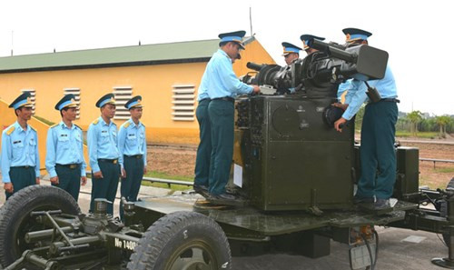 Tập huấn bồi dưỡng cán bộ làm chủ khí tài mới.