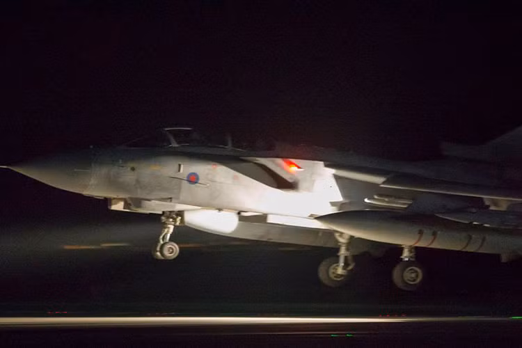 Thắng lợi của phòng không Syria bên cạnh các tổ hợp tên lửa phòng không còn có sự giúp sức của người Nga đó là điều chắc chắn đã diễn ra trong đêm 14/4 kể cả khi họ không trực tiếp tham chiến. Mặt khác Mỹ và đồng minh có quá ít sự lựa chọn và họ phải triển khai hầu hết các tên lửa theo cùng một hướng từ Địa Trung Hải. Nguồn ảnh: Sky News.