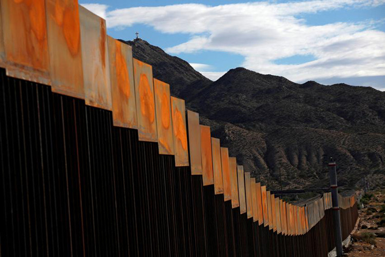 Được biết, biên giới Mỹ-Mexico có tổng chiều dài vào khoảng 3.144km và chỉ có một phần nhỏ trên toàn tuyến được kiểm soát nghiêm ngặt. Ảnh: Business Insider.