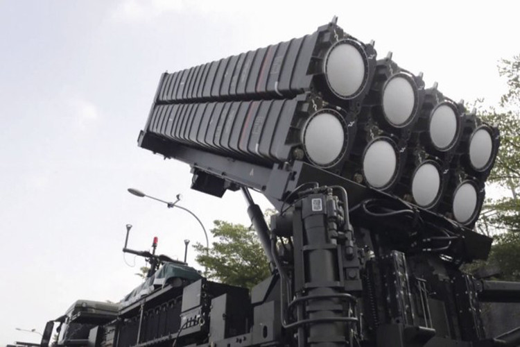 Bản thân thông tin Singapore muốn mua Aster 30 SAMP/T đã xuất hiện từ khá lâu cụ thể là vào năm 2013, nhưng từ đó cho tới nay vẫn RSAF vẫn chưa công bố bất cứ thông tin hay hình ảnh nào về việc lực lượng này sở hữu Aster 30 SAMP/T. Trong ảnh là hệ thống phóng di động của Aster 30 SAMP/T được trang mạng xã hội của RSAF đăng tải hôm 29/3. Nguồn ảnh: Jane’s.