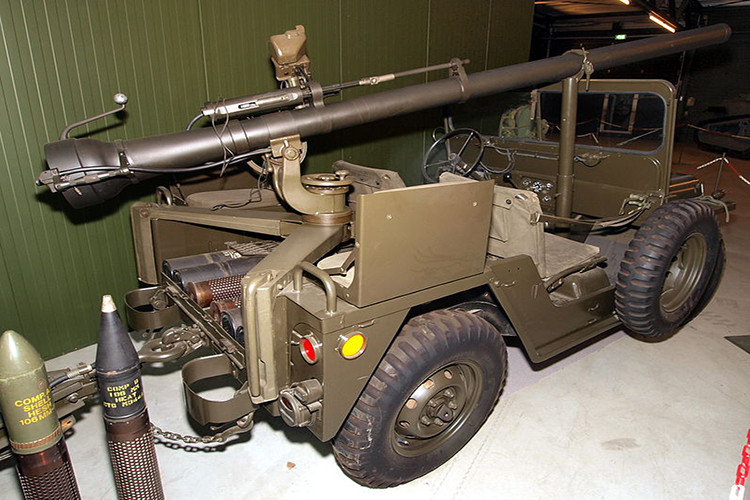 Trước đó, M40 cũng từng được trang bị lên trên các dòng xe Jeep của Quân đội Mỹ nhưng không thực sự hiệu quả, nhất là khi chúng phải tham chiến tại các khu vực có địa hình phức tạp và bị chia cắt mạnh như ở miền Nam Việt Nam. Nguồn ảnh: Wikipedia.