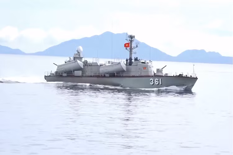 Các tàu tên lửa Osa của Việt Nam hầu hết đều có thời gian phục vụ đã lâu, tuy nhiên về các tính năng kỹ chiến thuật lớp tàu này vẫn chưa thực sự lỗi thời và vẫn có thể đáp ứng yêu cầu huấn luyện và sẵn sàng chiến đấu của hải quân trong tương lai gần. Nguồn ảnh: Báo Hải quân Việt Nam.