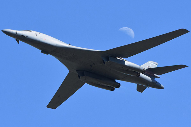 Chưa hết, các máy bay ném bom và chiến đấu cơ được Mỹ sử dụng trong suốt một giờ không kích cũng có chi phí vận hành ước tính lên tới hàng chục nghìn USD cho mỗi chiếc, trong đó B-1B có mức chi phí cao ngất ngưỡng vào khoảng 70.000 USD cho mỗi giờ bay. Nguồn ảnh: Twitter.