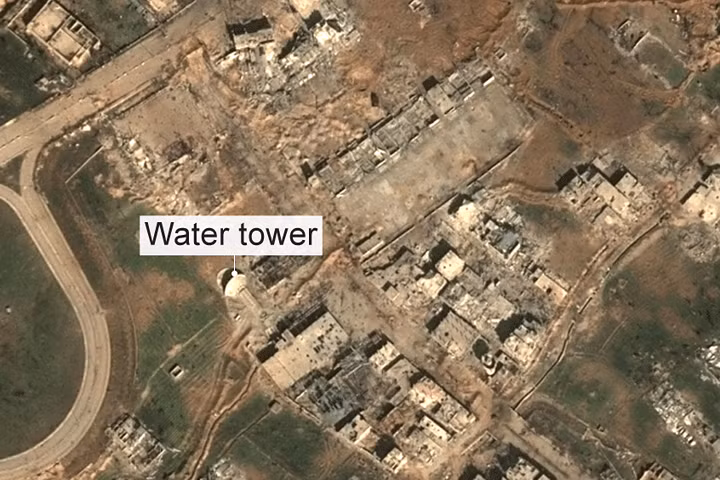 Tháp nước bị hư hại ở Harasta, Đông Ghouta.
