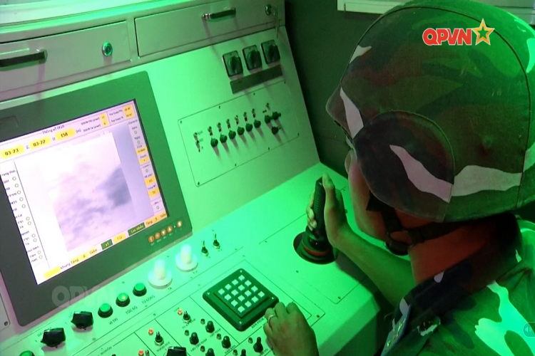 Tầm bắn hiệu quả của pháo 37mm trên không lên đến 3000m, bắn tiêu diệt mục tiêu mặt đất lên đến 4000m và tầm bắn cao tối đa của đầu đạn lên đến 6700m, tốc độ bắn thực tế lên đến 100 viên đạn/phút. Nguồn ảnh: QPVN.