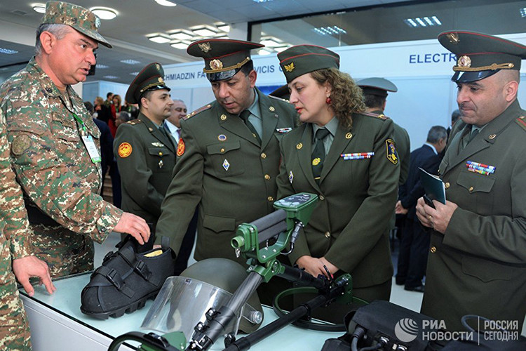 Còn đây là một số trang thiết bị rà phá bom mìn do Nga chế tạo được dưới thiệu tại ArmHiTec-2018. Nguồn ảnh: RIA.