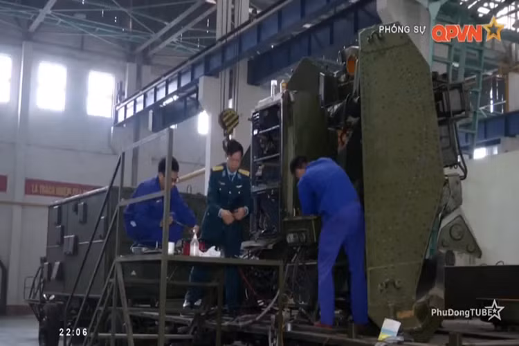 Việc sửa chữa hay cải tiến nâng cấp các tổ hợp tên lửa phòng không và tăng hạn sử dụng đạn tên lửa tại Nhà máy A31 cũng được thực hiện chặt chẽ theo đúng quy trình, bảo đảm chính xác tuyệt đối. Nguồn ảnh: QPVN.