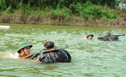Thực hành vượt sông bằng bao gói ứng dụng.
