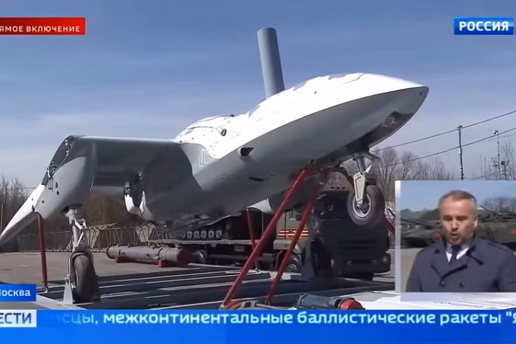 Theo nhận định của một số chuyên gia quân sự, sự xuất hiện của UAV Korsar giải thích cho một loạt các vụ tấn công bằng UAV bí ẩn nhằm vào phiến quân trên các chiến trường trọng điểm ở Syria như Latakia, Aleppo và Idlib trong thời gian qua mà tác giả không ai khác chính là người Nga. Nguồn ảnh: Russia 1.