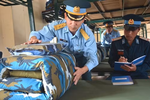 Nền nếp chính quy, nội vụ gọn gàng luôn sẵn sàng chiến đấu...