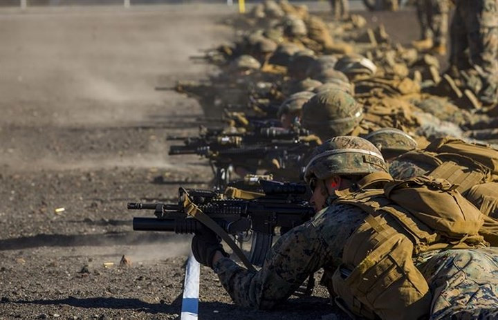 Lính thủy quân lục chiến Mỹ kết thúc bài huấn luyện bắn súng trong cuộc tập trận Platinum Lion tại thao trường Novo Selo, Bulgaria.