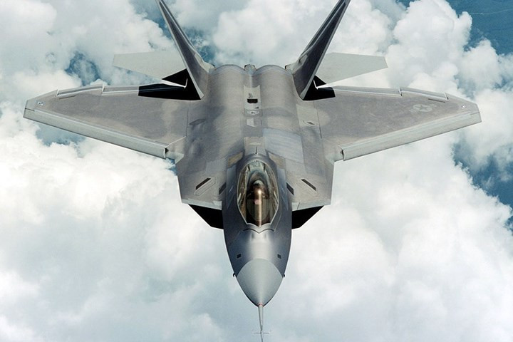 Siêu phẩm F-22 Raptor của Mỹ là một trong các tiêm kích cơ tối tân của thế giới. Ảnh: Getty.