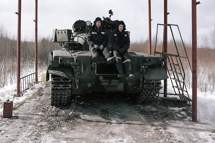 Vượt qua hết được các bài kiểm tra cấp nhà máy, những chiếc T-80 sẽ được kiểm tra tổng quan lại một lần nữa trước khi được chuyển giao cho các đơn vị tăng thiết giáp của Quân đội Nga. Nguồn ảnh: Mary Gelman