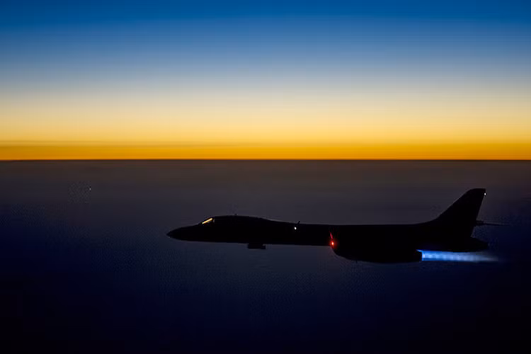 Ông Murakhovski cho rằng, các loại vũ khí trên của Mỹ có thể tấn công vào mọi vị trí trên lãnh thổ Syria và vấn đề còn lại là chúng sẽ nhắm vào đâu? Và hẳn nhiên người Mỹ sẽ phải giảm thiểu tối đa nguy cơ cuộc tấn công trên gây ảnh hưởng đến quân đội Nga ở Syria. Nguồn ảnh: RT.