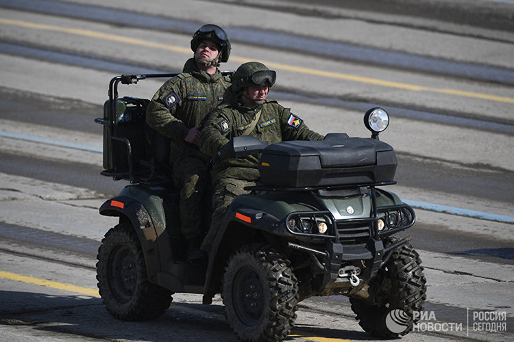 Xe địa hình ATV-500-2 của Quân đội Nga cũng lần đầu tiên xuất hiện trong lễ duyệt binh 9/5. Nguồn ảnh: RIA Novosti.